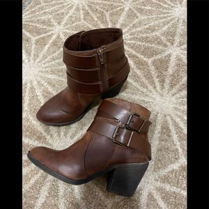 NWOT Blowfish brown heel ankle boots
